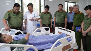 Giám đốc Công an Hà Nội thăm, động viên cán bộ Công an bị thương