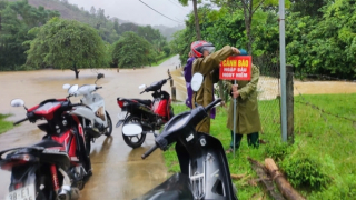 Hà Tĩnh: Lũ các sông lên nhanh, nhiều tuyến đường bị nước chia cắt