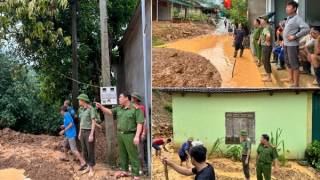 Lũ lụt bủa vây, Công an Nghệ An lội nước giúp người dân di chuyển phương tiện
