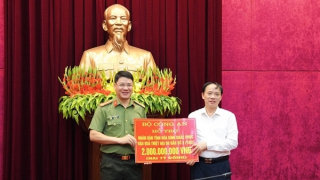 Cục Cảnh sát hình sự và Công an Hoà Bình ủng hộ đồng bào khắc phục hậu quả bão lũ