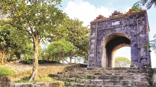 Đừng để di tích Hoành Sơn Quan mãi “cô đơn”