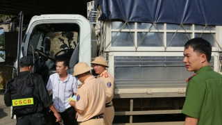 Hơn 1 giờ truy đuổi “thần cồn” điều khiển xe tải lạng lách, trốn chạy