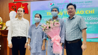 Nước mắt của chàng trai 2 lần được mẹ sinh ra