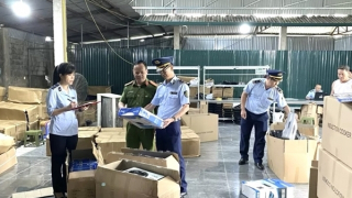 Bắt quả tang Công ty Newhome sản xuất bếp từ giả nhãn hiệu Panasonic, Philips