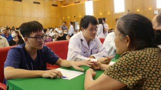 Hơn 1 nghìn người được khám tầm soát miễn phí bệnh tim mạch, thận