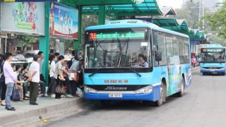 Giải pháp nào để hút thêm khách đi phương tiện công cộng?