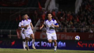 Văn Quyết cân bằng thành tích với huyền thoại Công Vinh