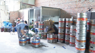 Mua bia hơi ở Thái Bình rồi đóng nắp giả nhãn bia Hà Nội