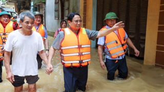 "Mỗi người làm việc bằng hai" để vượt khó
