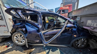 6 ô tô dồn toa trên cầu Thăng Long, 4 người bị thương