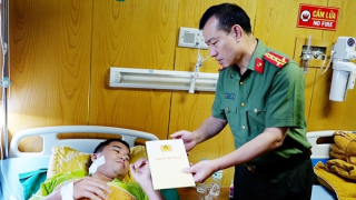 Truy bắt kẻ dùng kiếm đe dọa người dân gặt lúa, chém Công an