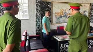 Chủ cơ sở "giam lỏng" nữ nhân viên massage rồi đòi 120 triệu tiền chuộc