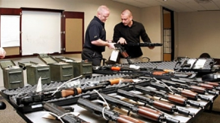 Mỹ sẽ ra phán quyết vụ kiện các nhà sản xuất súng trong nước