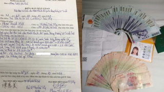 Tiếp viên đường sắt Hà Nội trả lại gần 30 triệu cho nữ du khách nước ngoài