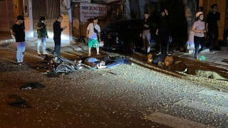 Xe máy tông vào ô tô, 2 thanh niên tử vong