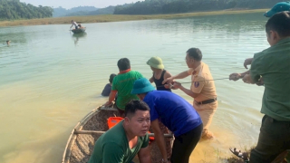 Rủ nhau chèo thuyền, 2 học sinh lớp 9 bị đuối nước