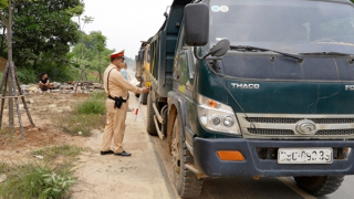 Tập trung xử lý xe chở đất gây mất an toàn giao thông và ô nhiễm môi trường