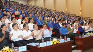 Chủ tịch TP Hà Nội chia sẻ với thanh niên “làm sao để người dân hưởng lợi”