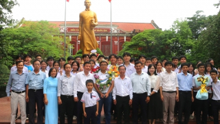 Quán quân Olympia chia sẻ chiến thuật trở thành "nhà vô địch" khi vừa trở về quê nhà