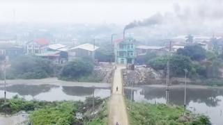 Bài 1: Ô nhiễm nặng và “cái chết” của sông Ngũ Huyện Khê Làng giấy trăm năm