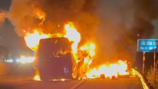 Xe khách cháy rụi  trên cao tốc Phan Thiết - Dầu Giây