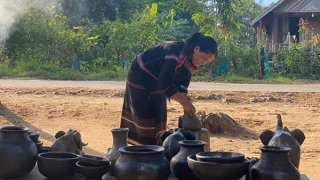 Gốm đen cổ khắc khoải hồi sinh