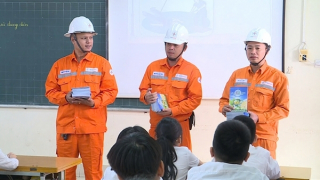 EVNHANOI tuyên truyền cho học sinh về sử dụng điện an toàn, tiết kiệm, phòng chống cháy nổ