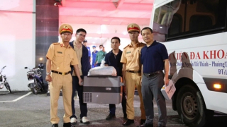 Công an TP Việt Trì xuyên đêm hỗ trợ vận chuyển tạng hiến đến Bệnh viện Việt Đức