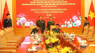 Đại tướng Phan Văn Giang hội đàm với Phó Chủ tịch Quân ủy Trung ương Trung Quốc