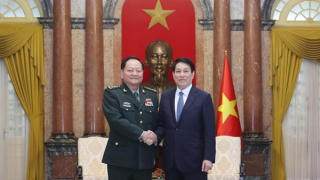 Chủ tịch nước Lương Cường tiếp Phó Chủ tịch Quân ủy Trung ương Trung Quốc