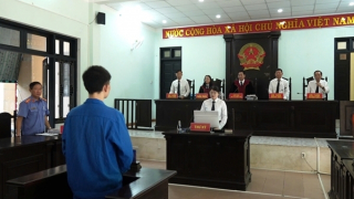 Giám đốc “bán vịt trời”