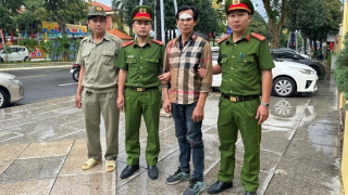 Tạm giữ 2 “ma men” lăng mạ, tấn công Cảnh sát