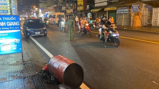 Thùng phuy phát nổ trong lúc phá bỏ, 1 người bị thương nặng