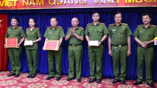 Khen thưởng các đơn vị khám phá nhanh vụ trộm 10,3kg bạc