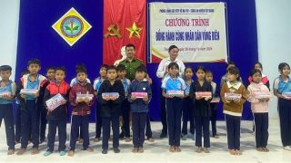 Ấm áp chương trình “Đồng hành cùng nhân dân vùng biên” tại Quảng Nam