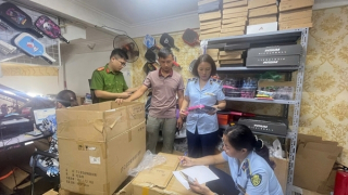 Thu giữ 3.730 sản phẩm pickleball nhập lậu và nghi giả mạo