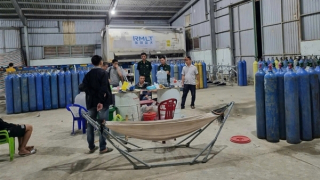 Bắt xe tải vận chuyển khí cười, lộ ra kho sang chiết số lượng khủng