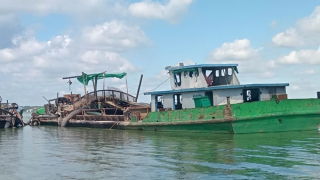 Phát hiện Công ty Đông Tiến bơm hút cát ngoài vị trí được cấp phép