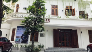 Đường Nguyễn Du phơi lụa trăng tơ