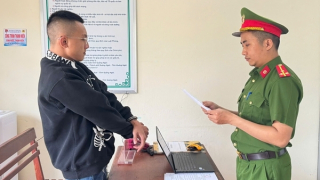 Khởi tố đối tượng quan hệ tình dục với 2 chị em sinh đôi mới 15 tuổi