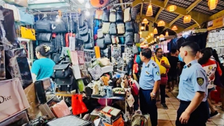 Gần 300 đồng hồ nghi giả mạo các nhãn hiệu nổi tiếng ở chợ Bến Thành