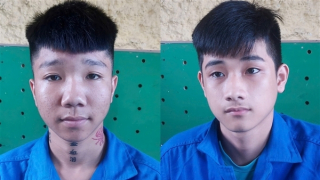 Tạm giữ hai thanh niên cầm dao chém liên tiếp vào người đi bộ