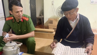 Người viết chữ cổ xóm Phủ