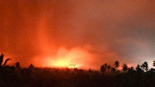 Ít nhất 10 người thiệt mạng vì núi lửa phun trào trong đêm ở Indonesia