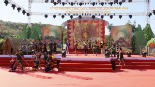 Tái hiện sinh động hình ảnh giã gạo nuôi quân của đồng bào S’tiêng ở Bình Phước