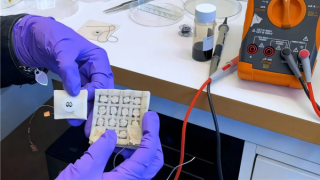 Công nghệ thông minh hỗ trợ giao tiếp với thế giới ảo