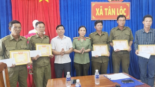 Khen thưởng 7 cá nhân bắt tên trộm có nhiều tiền án