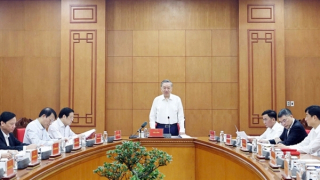 Đấu tranh với thứ "giặc ở trong lòng"!