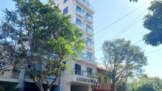 Cưỡng chế “cắt ngọn” hai tầng tại một khách sạn ở trung tâm TP Tuy Hòa