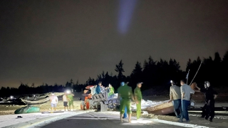 Công an xã hỗ trợ ngư dân bảo vệ tài sản trong mùa mưa bão